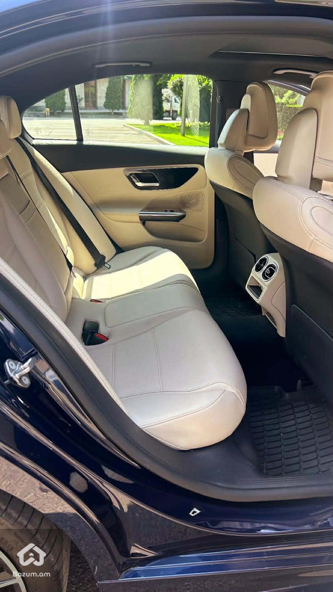 Mercedes Benz C300 - image 7