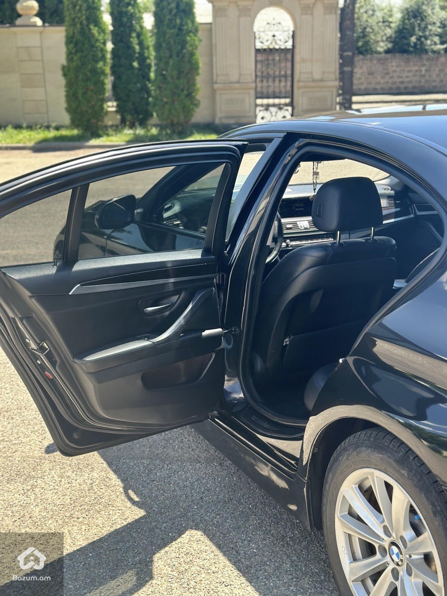 BMW 528i - image 12