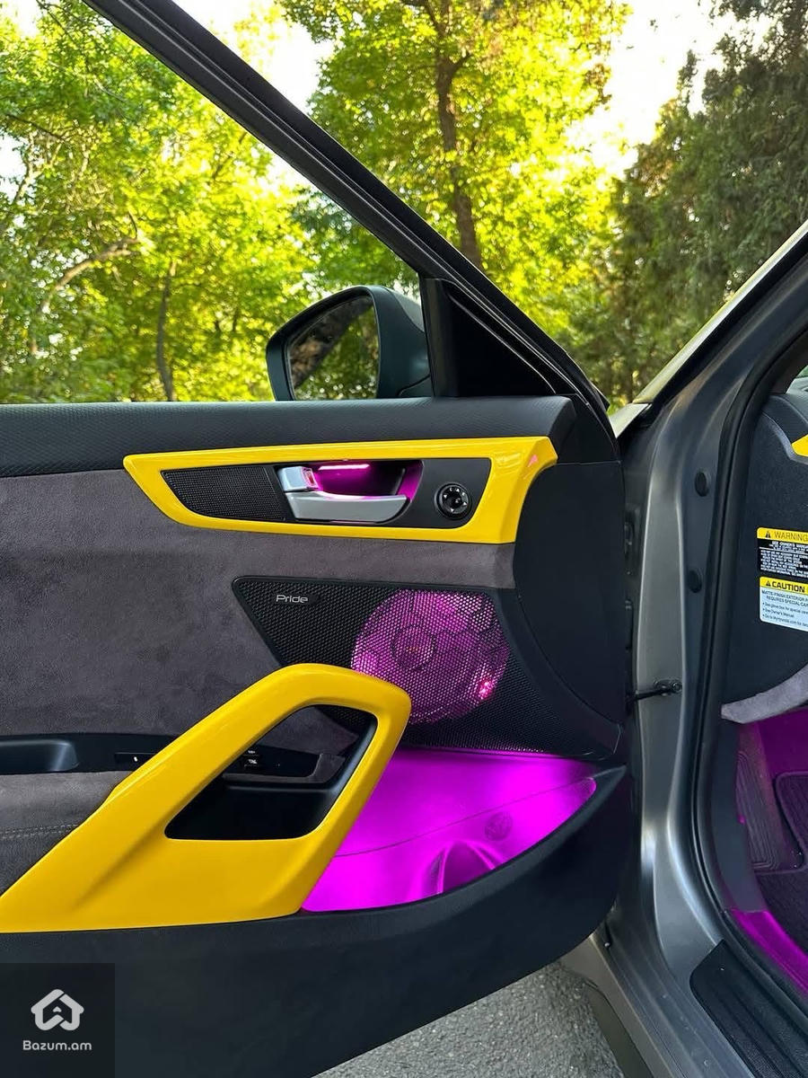 HYUNDAI VELOSTER - image 7