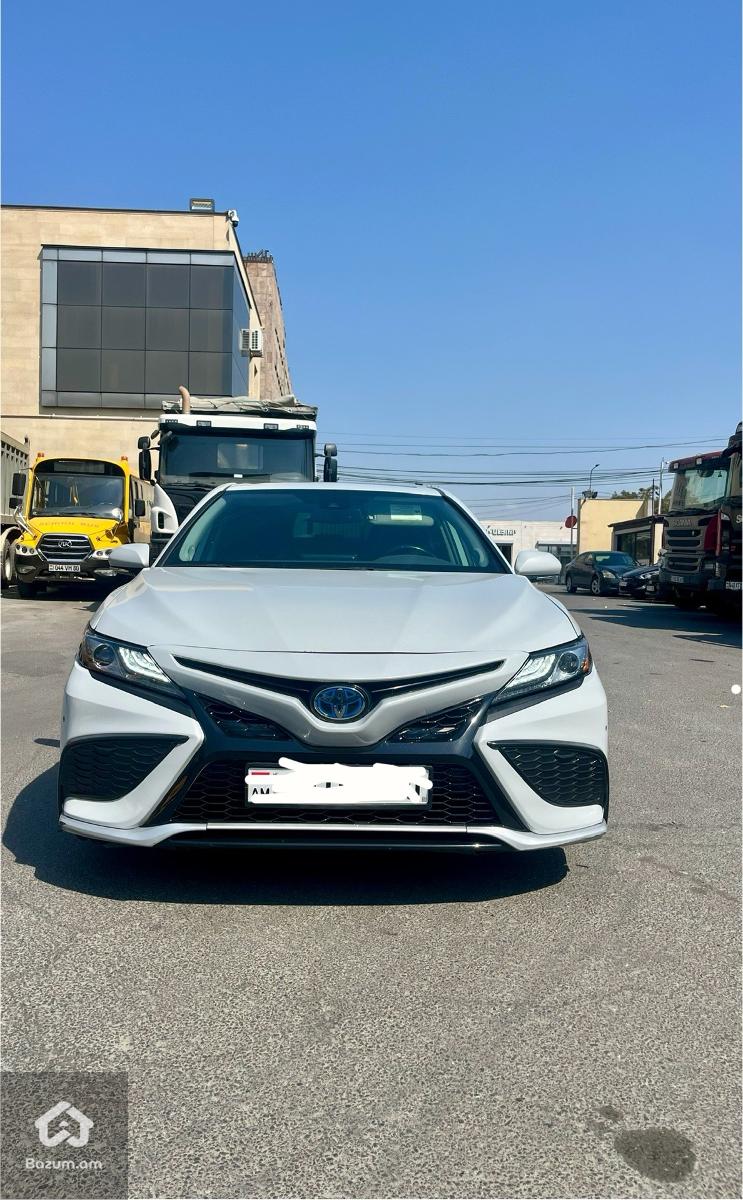 Toyota Camry XSE HYBRID 2.5 - image 1