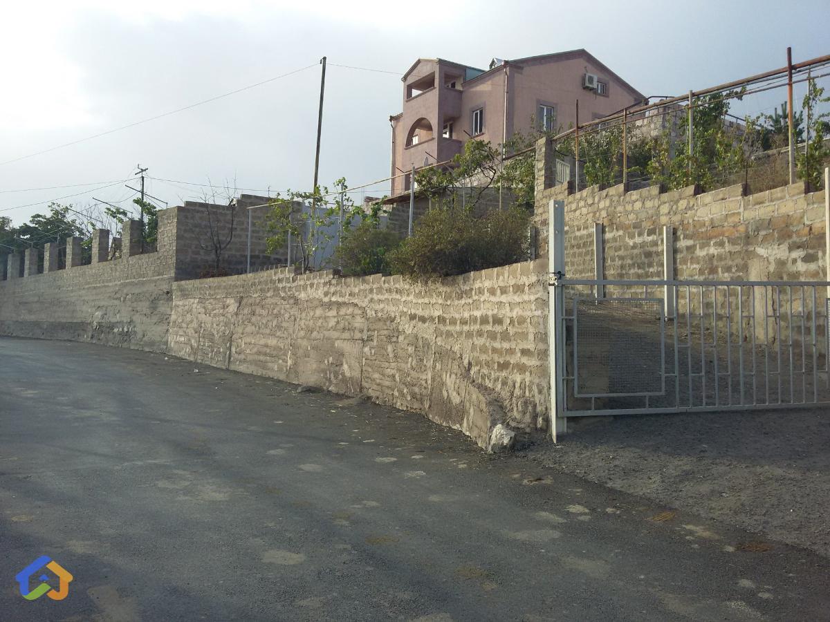 Բնակելի նշանակության պարսպապատ հողատարածք