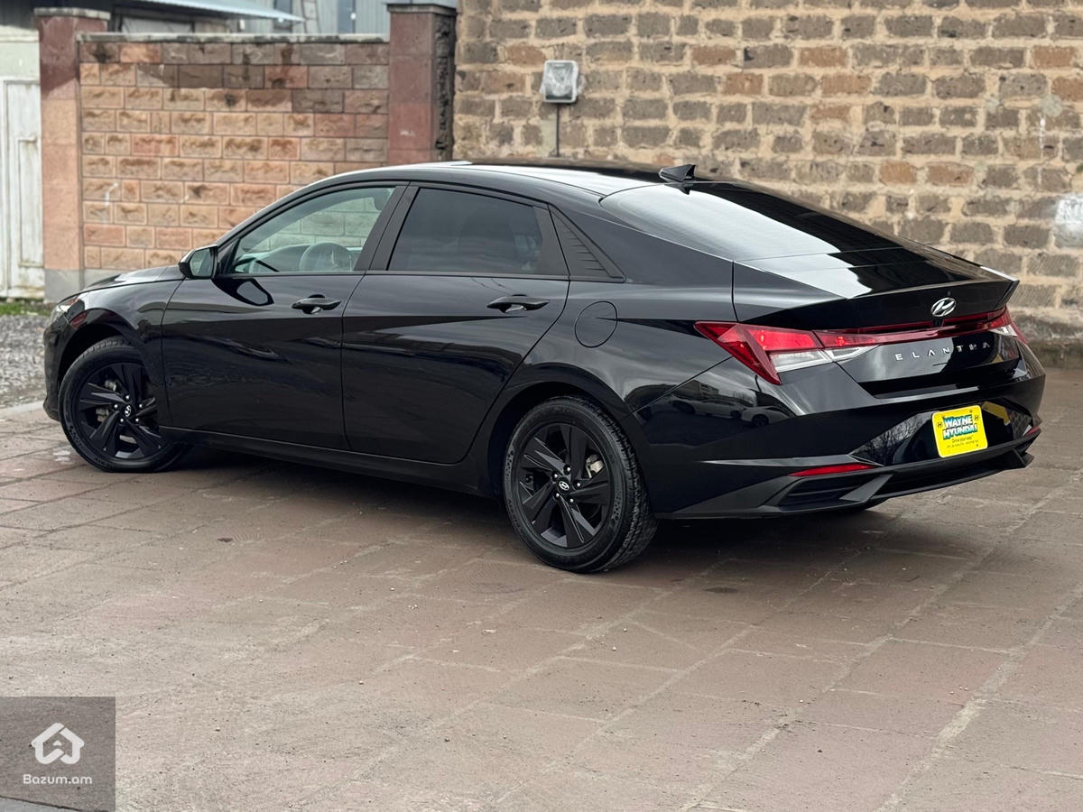 Hyundai Elantra - image 11