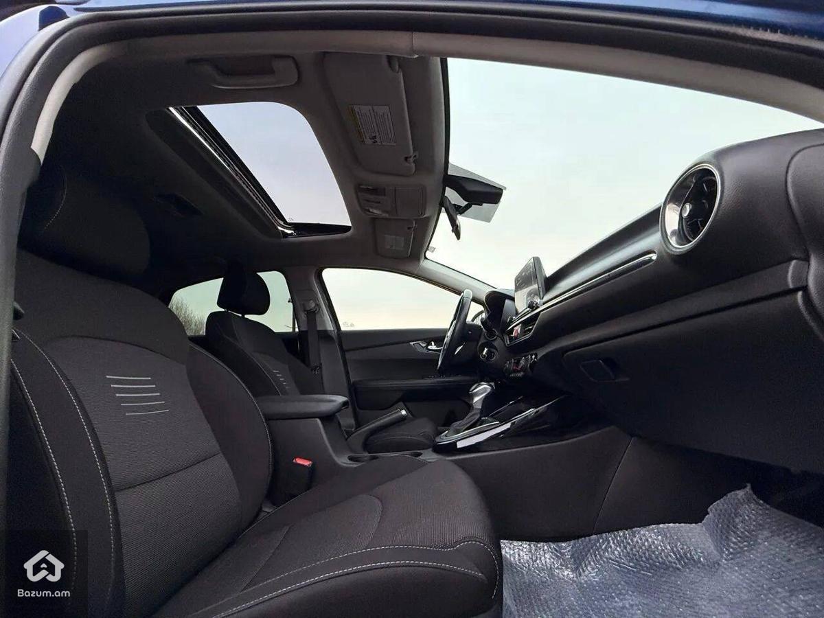 Kia Forte S - image 7