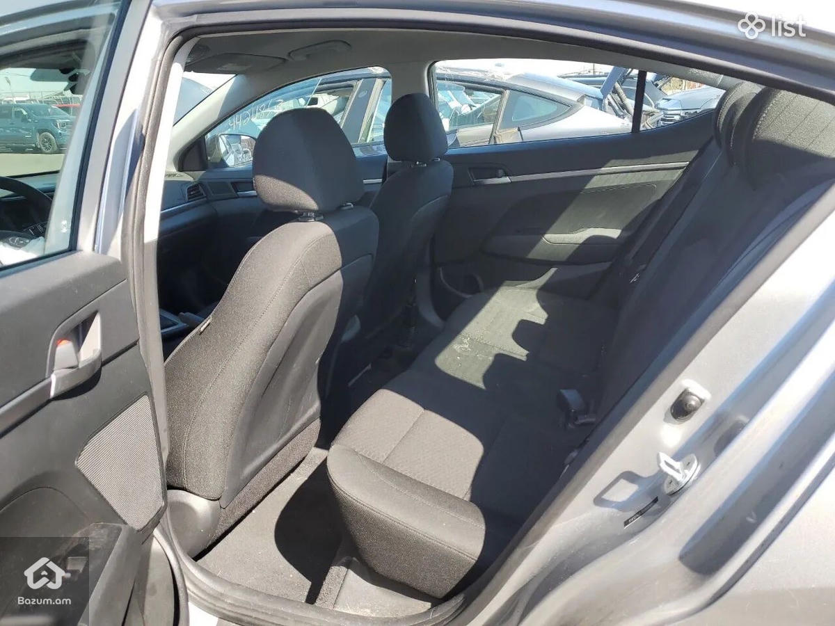 Hyundai Elantra SE 2020 - image 8