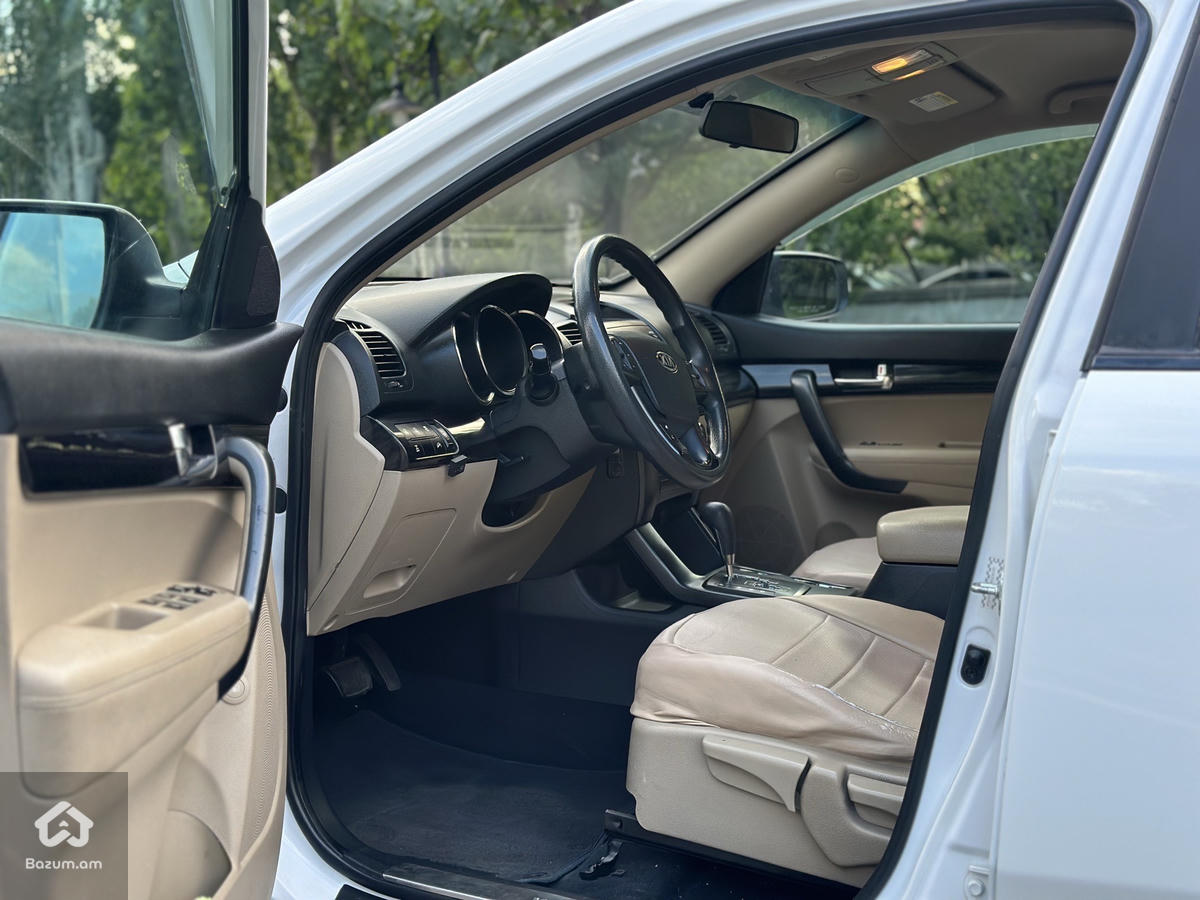 kia Sorento - image 9