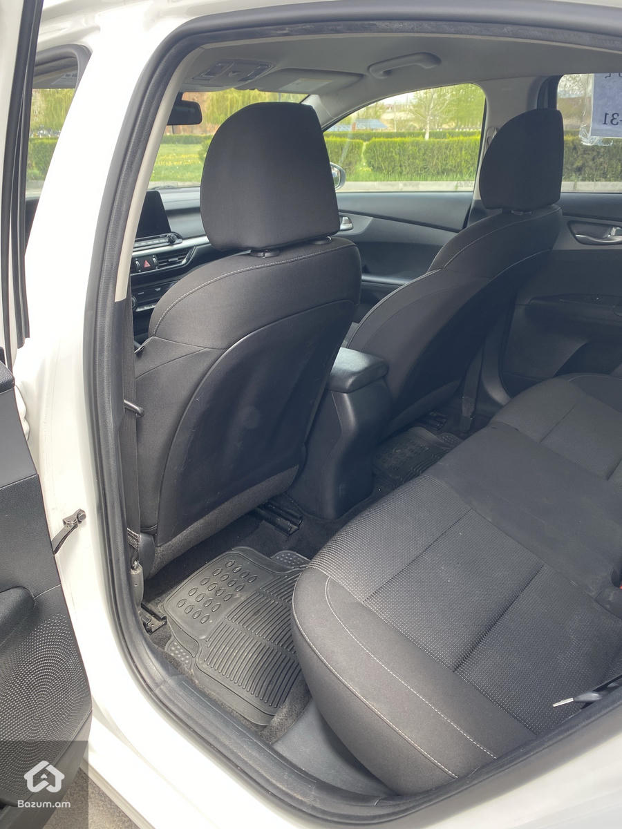 Kia Forte LXS - image 6