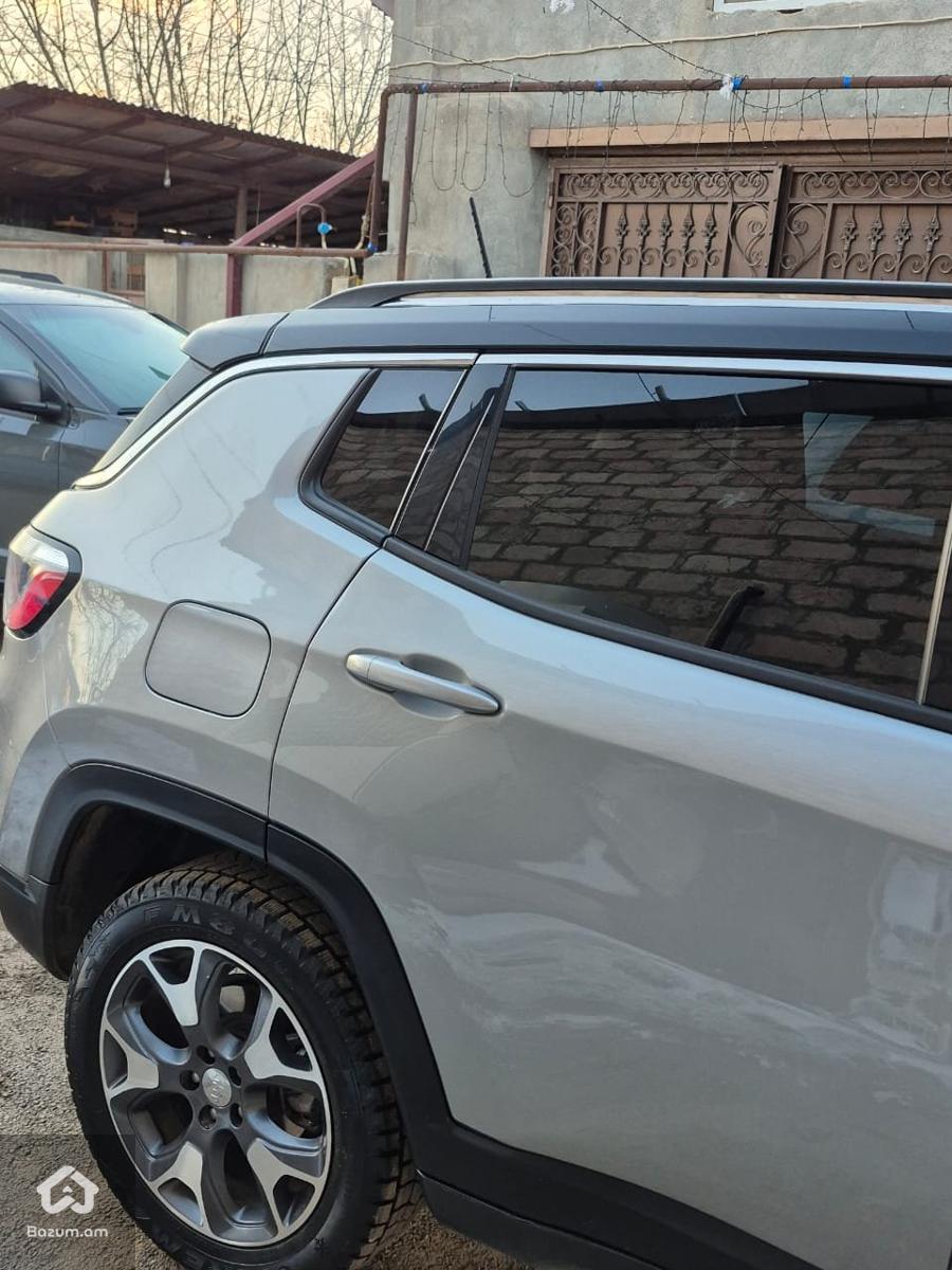 Jeep Compas - image 11