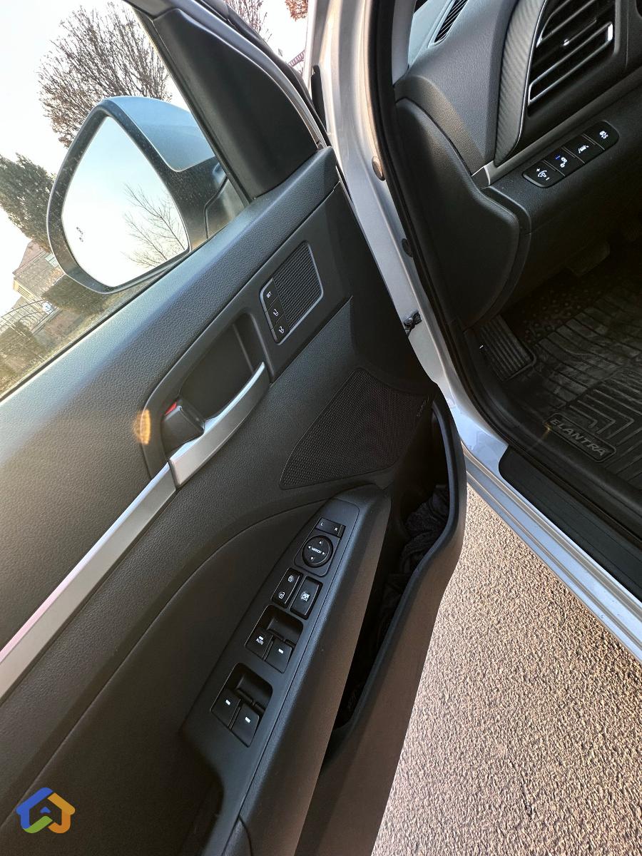 Hyudai Elantra - image 7