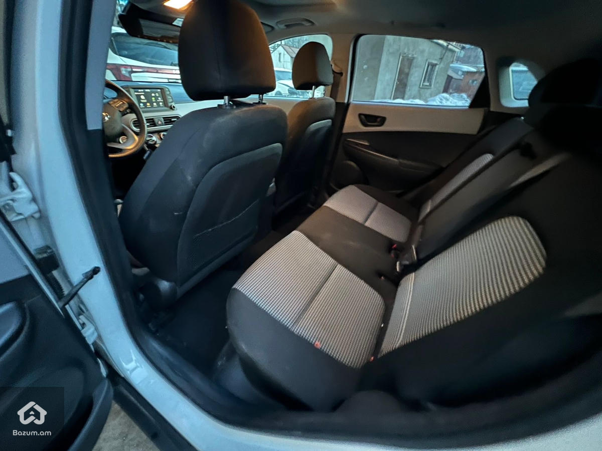 Hyundai Kona - image 10