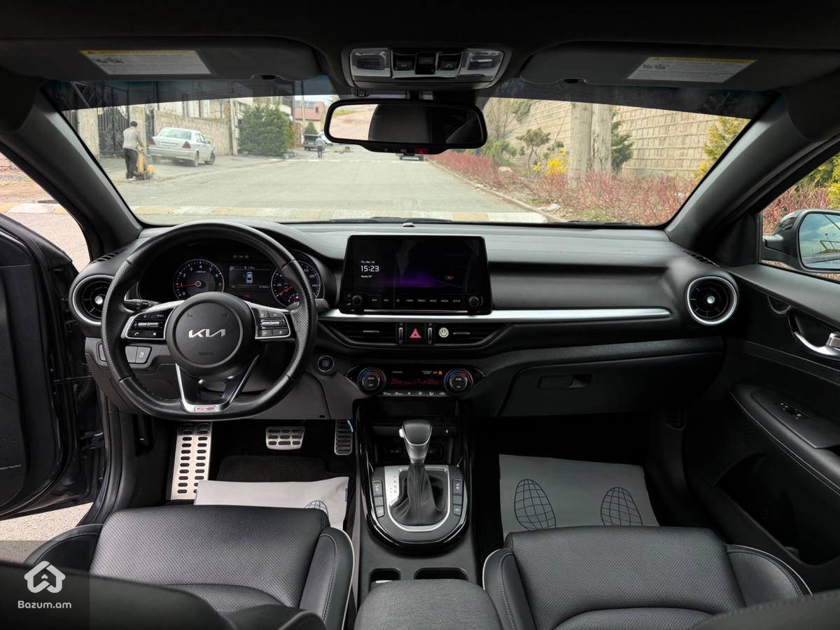 Kia Forte GT-Line Premium - image 9