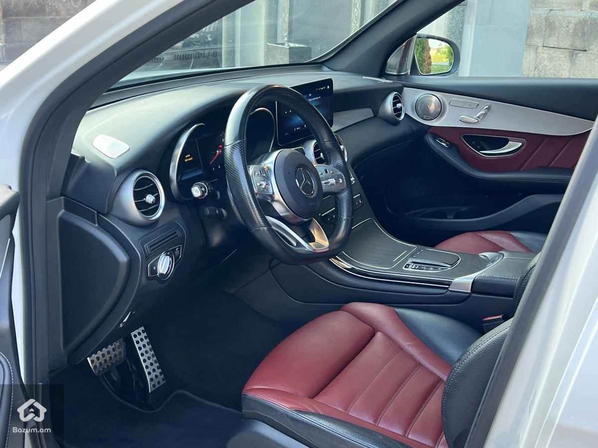 Mercedes GLC 300 - image 19