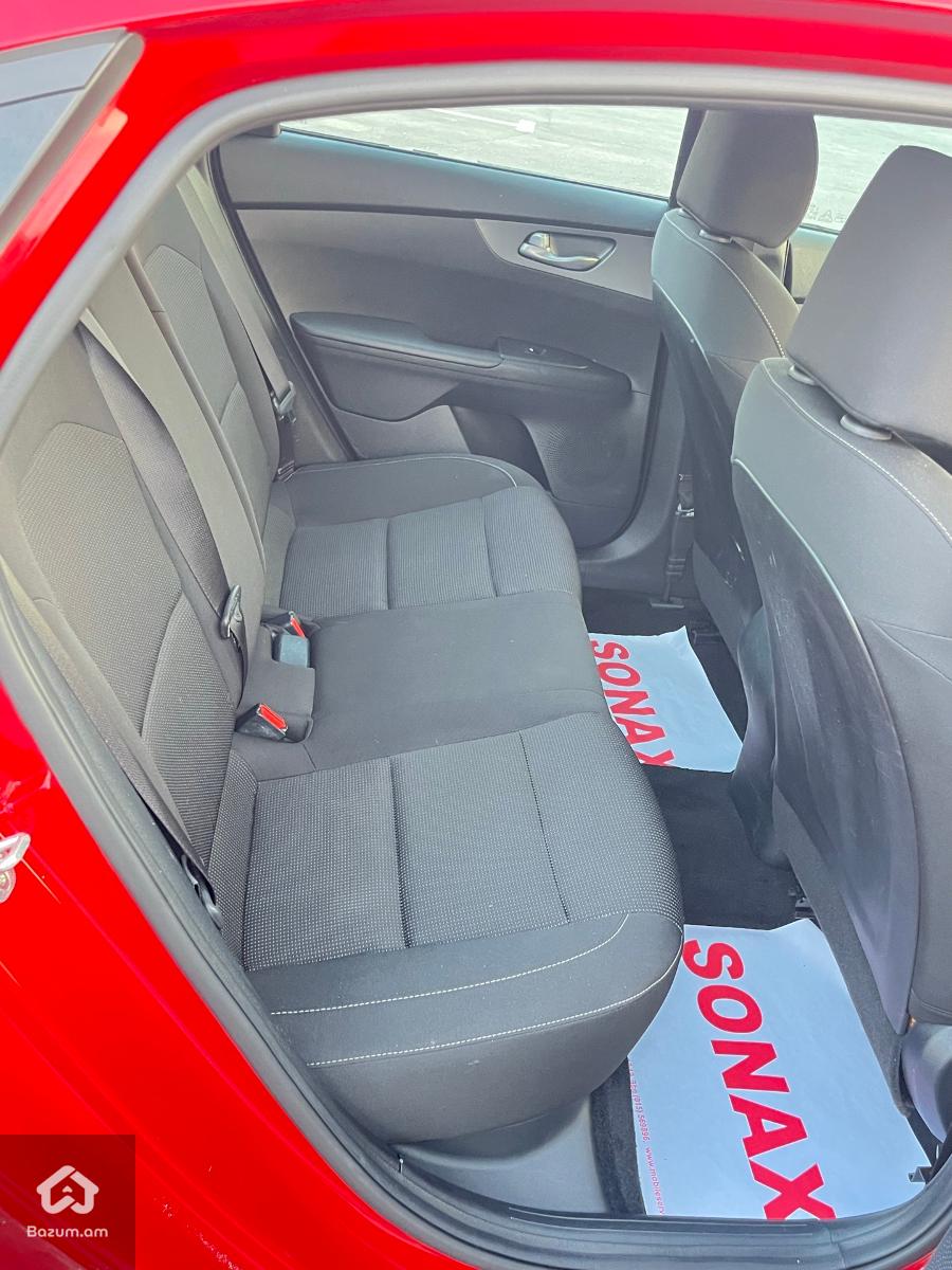 Kia Forte - image 13