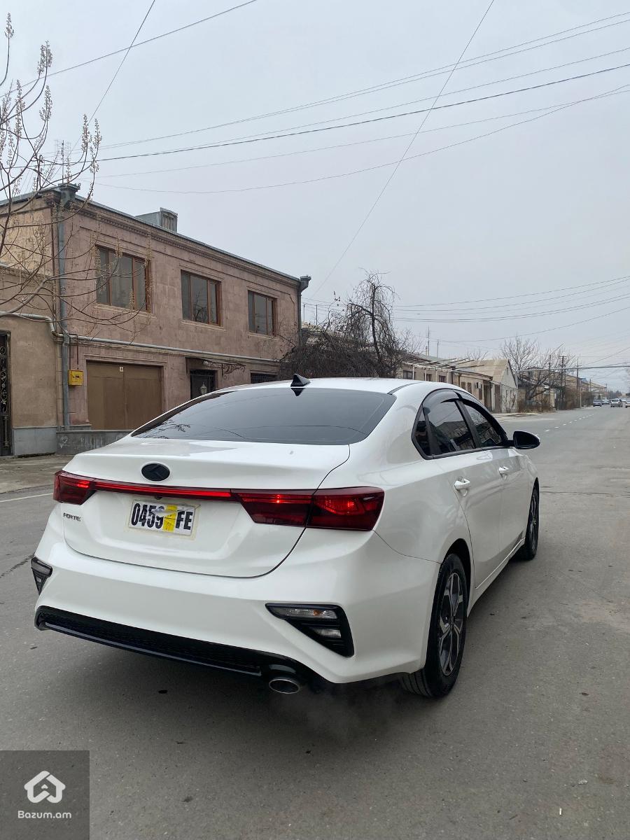 Kia Forte LXS - image 3