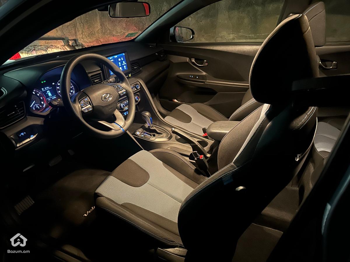 Hyundai Veloster - image 7