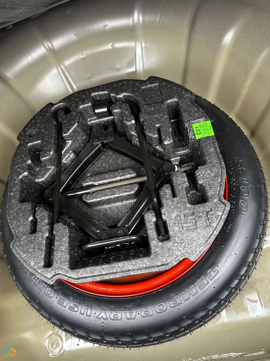 Hyundai Elantra - image 12