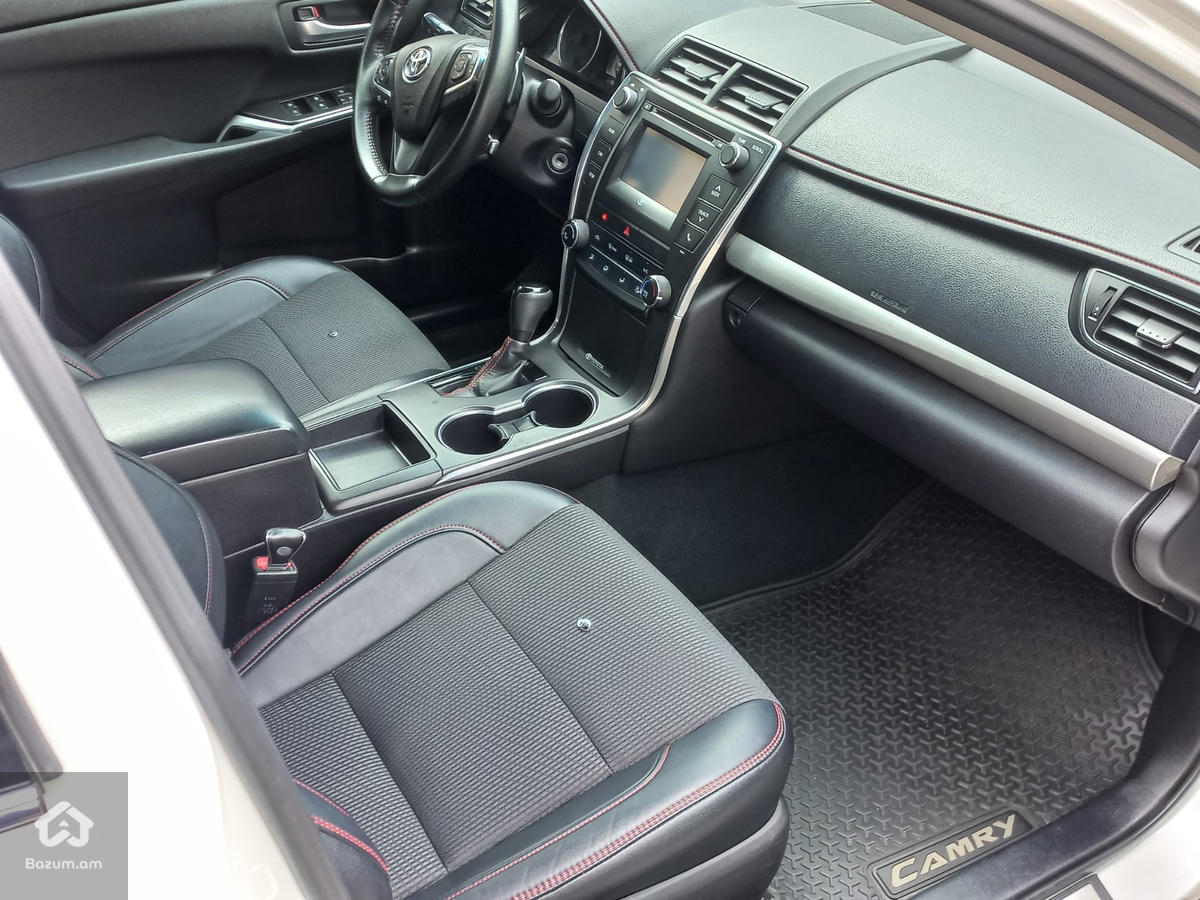 Toyota Camry - image 11