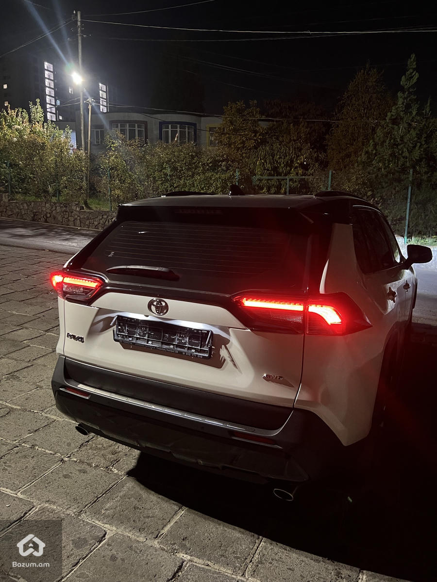 Toyota Rav4 - image 6