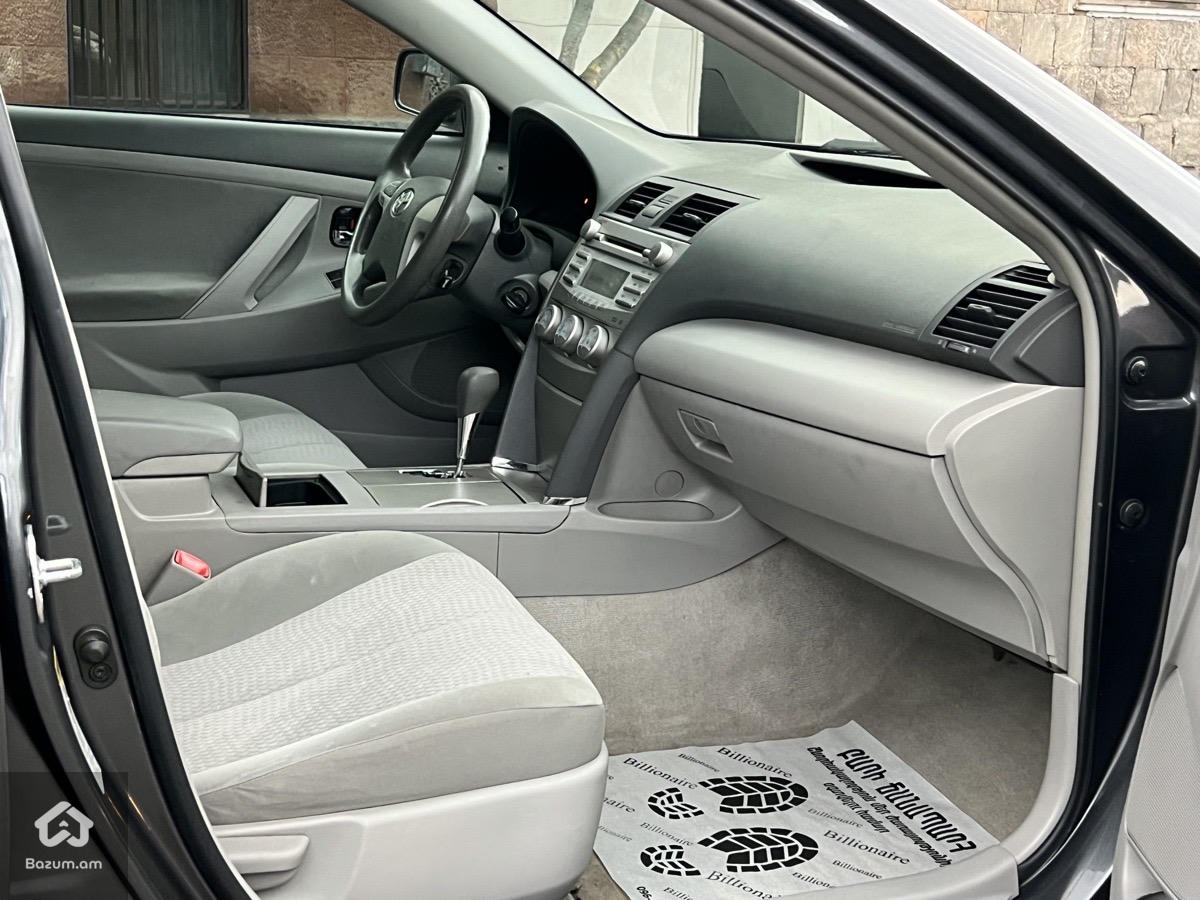 Toyota Camry 2011 - image 8