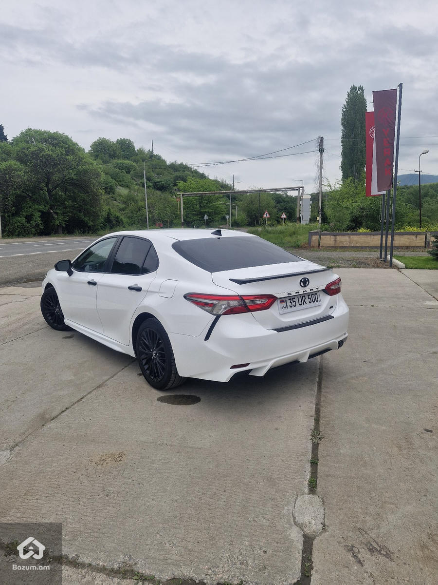 TOYOTA CAMRY V70 SE - image 9