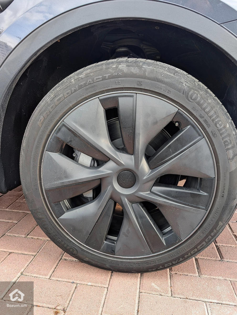 Tesla Model Y Long Range RWD  - image 5