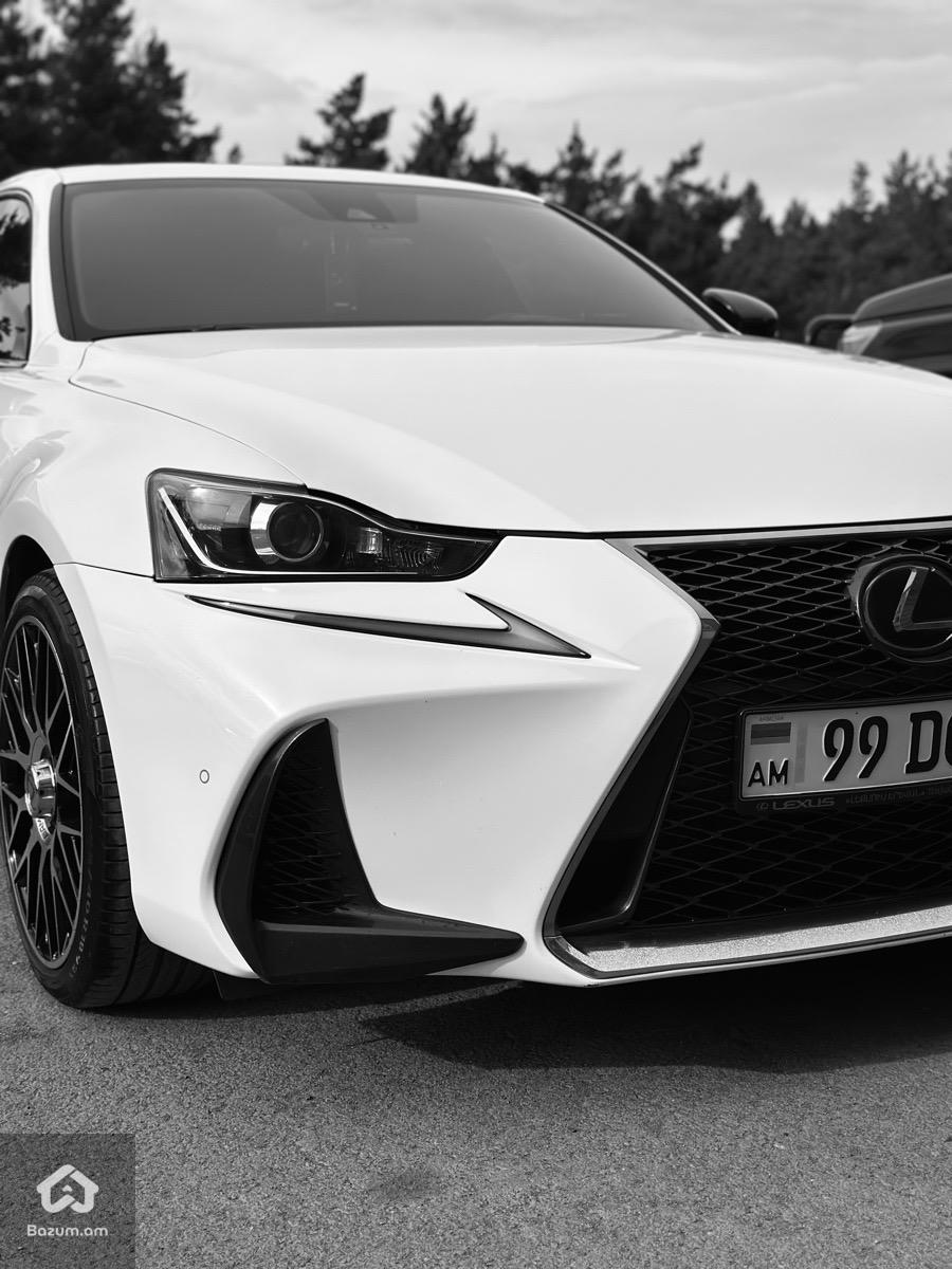 Lexus IS 300 2020 - image 4