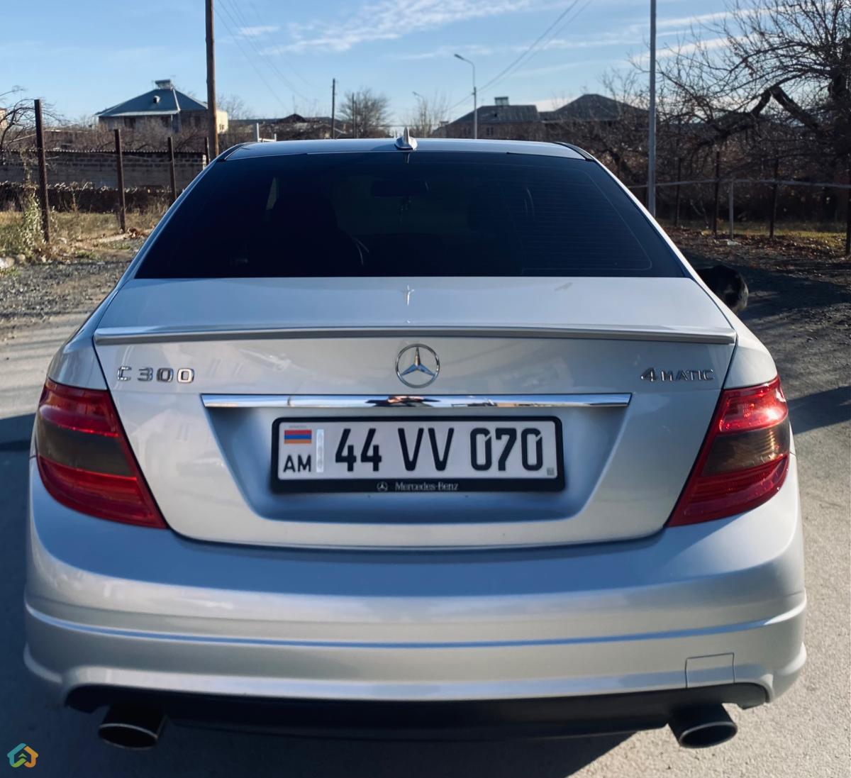 Mercedes Benz C300 - image 6