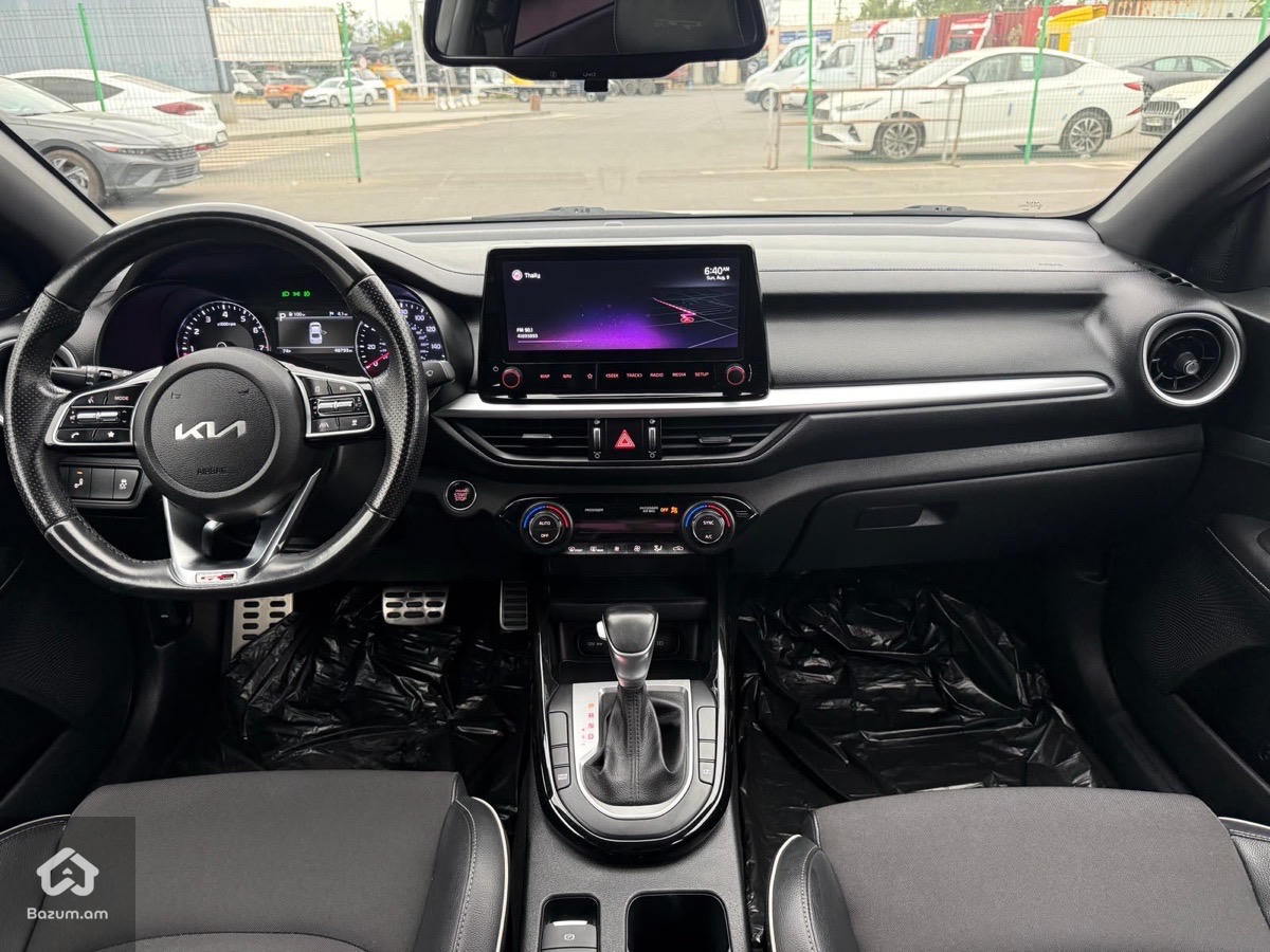 kia Forte - image 23
