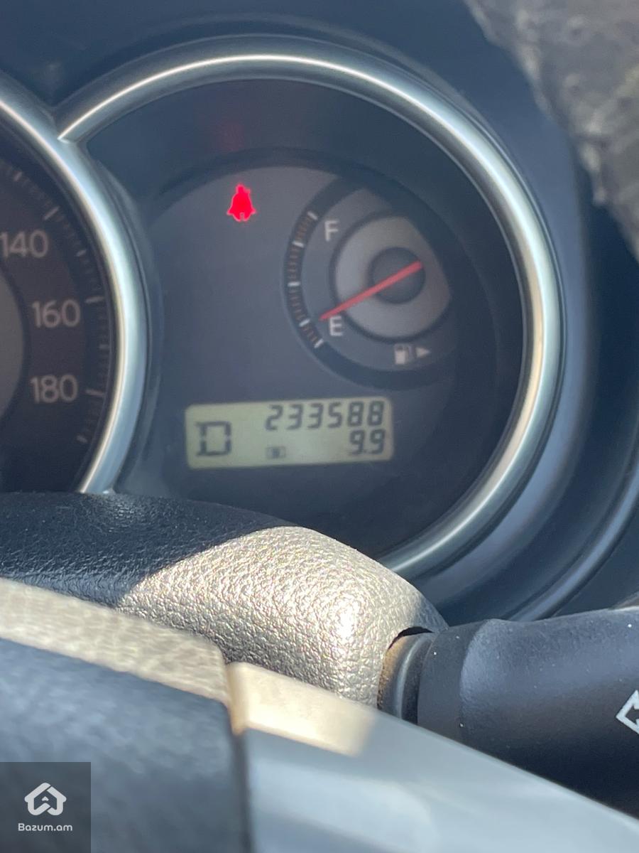 Nissan tiida - image 9