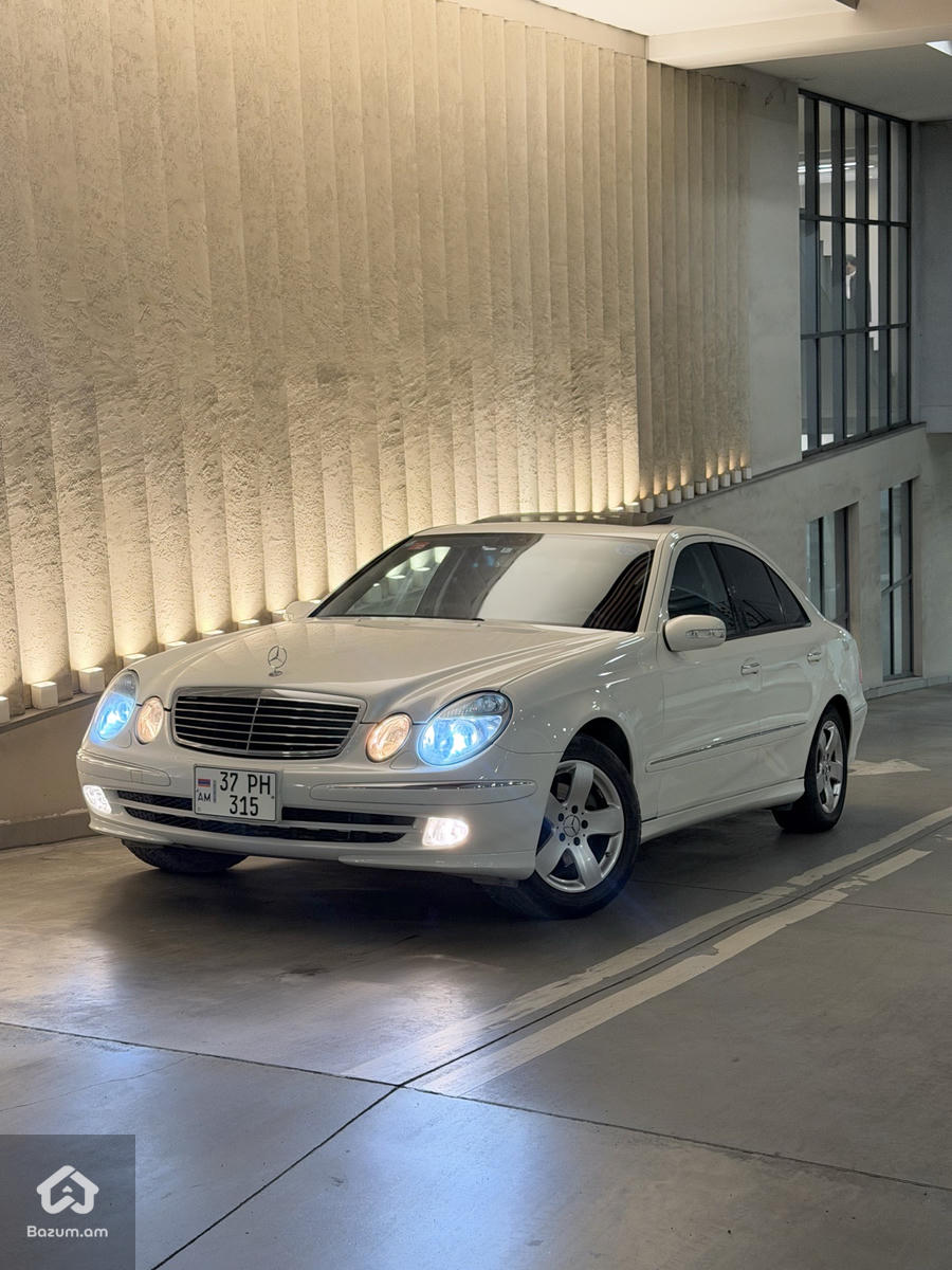 Mercedes E320 - image 1