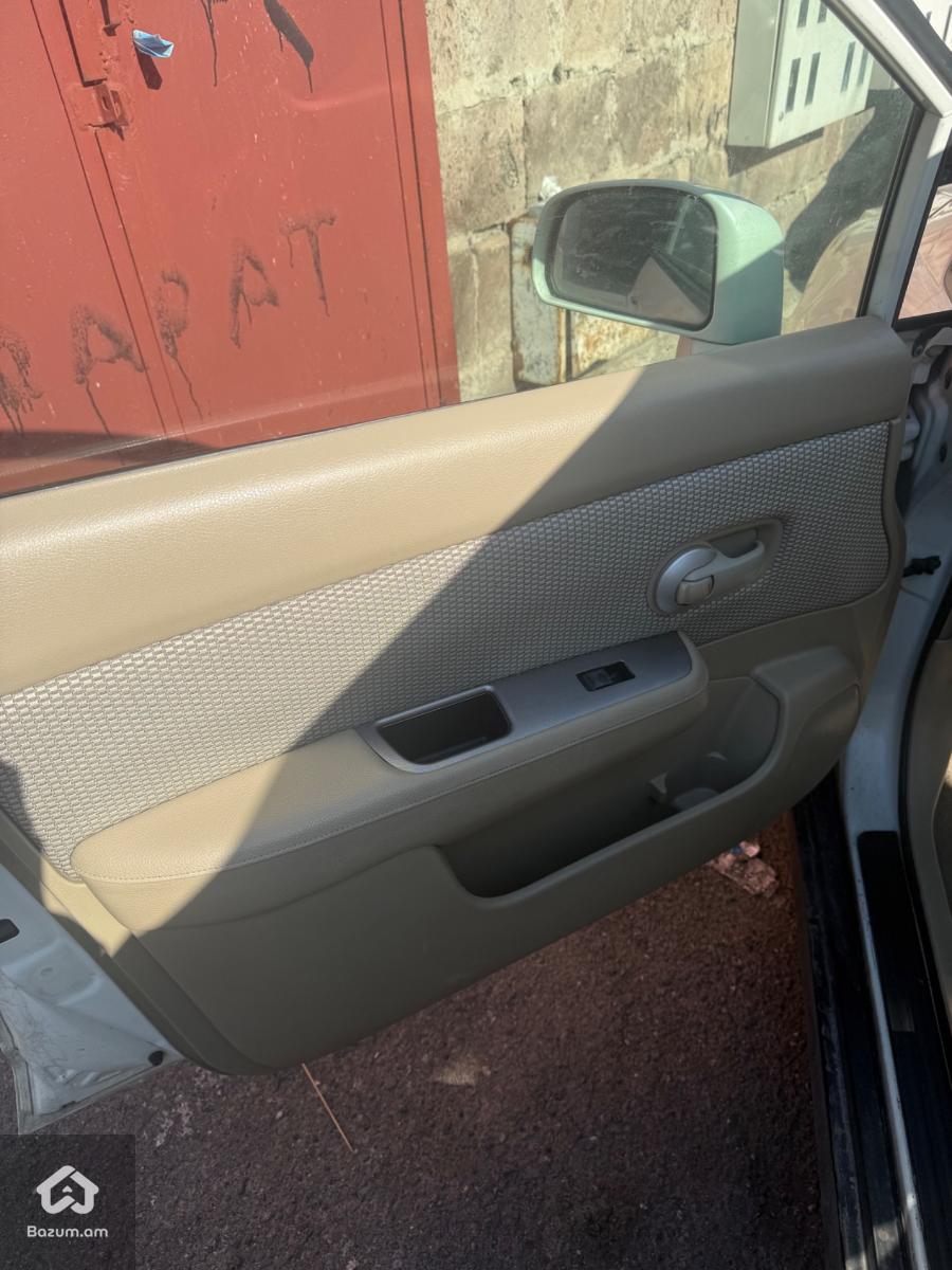 Nissan Tiida - image 13