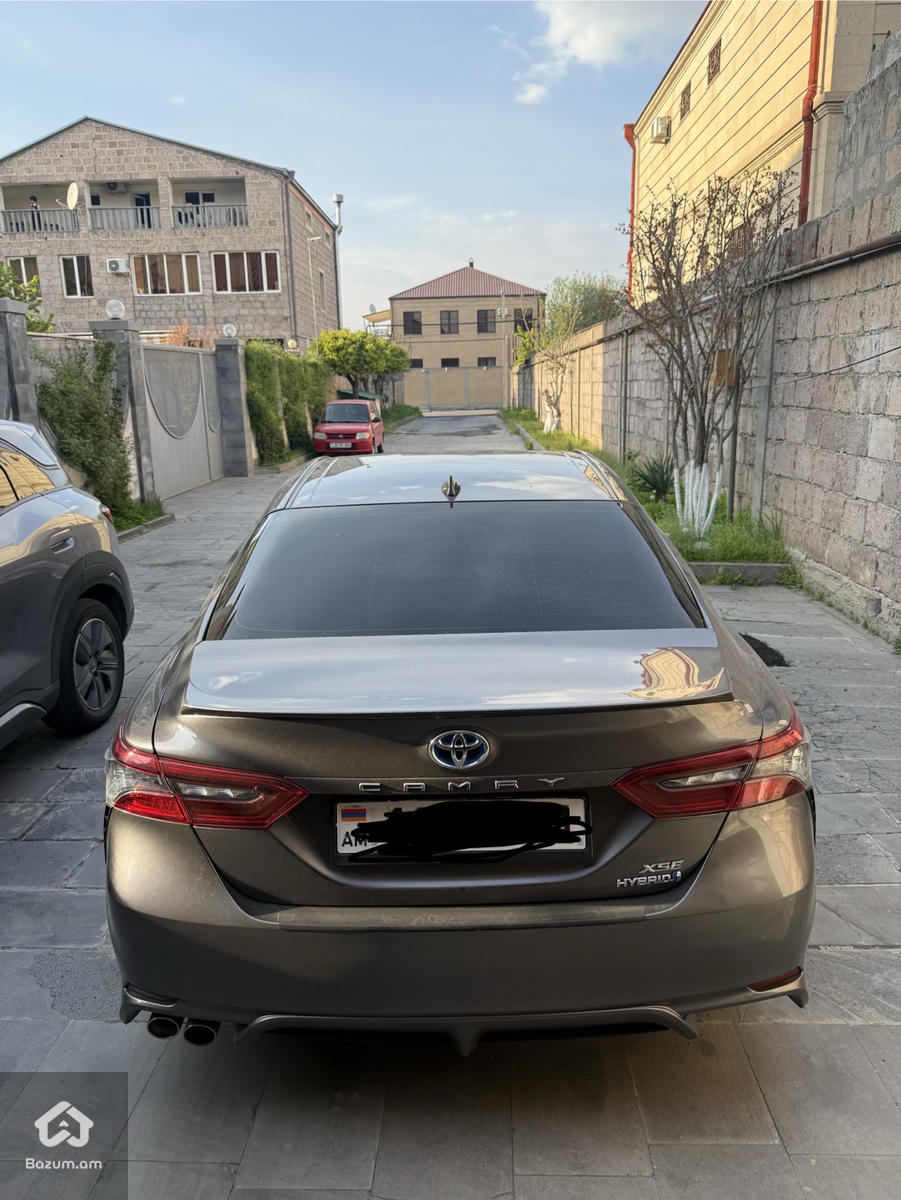 Toyota camry Hybrid  - image 2