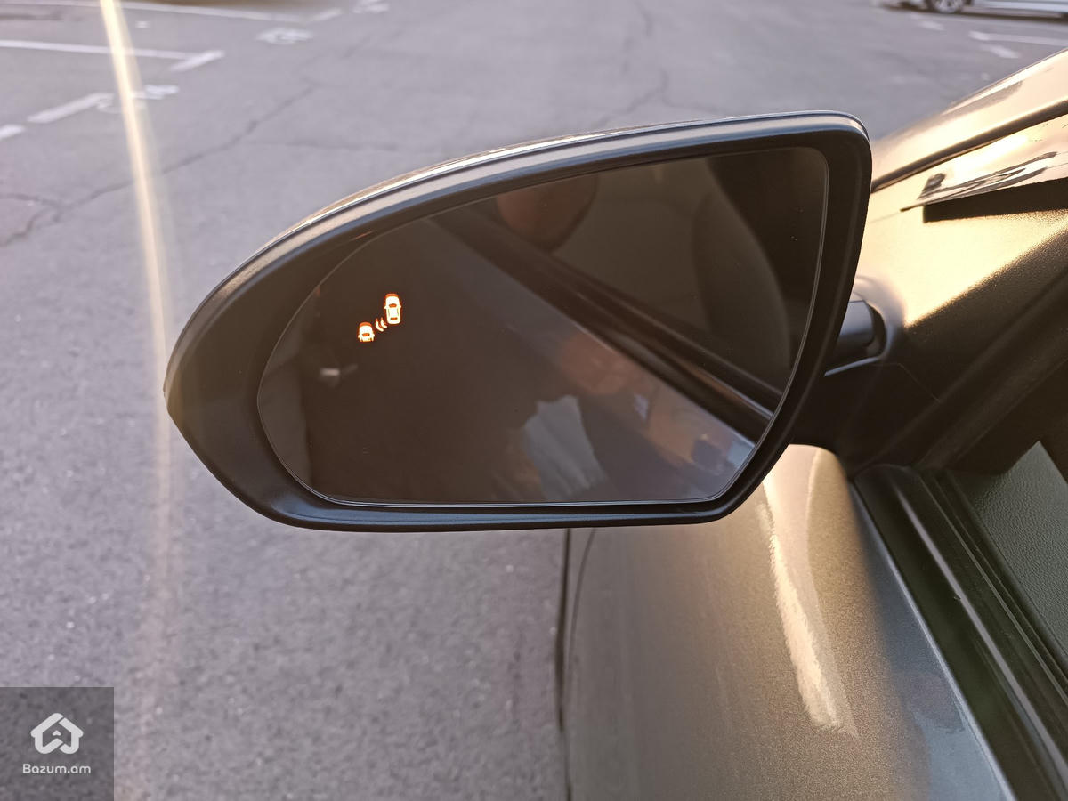 HYUNDAI ELANTRA - image 10