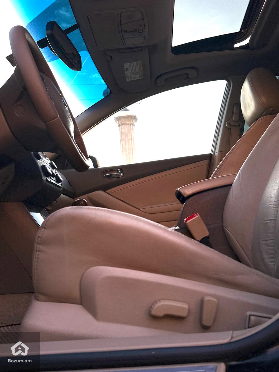 Nissan Altima  - image 9