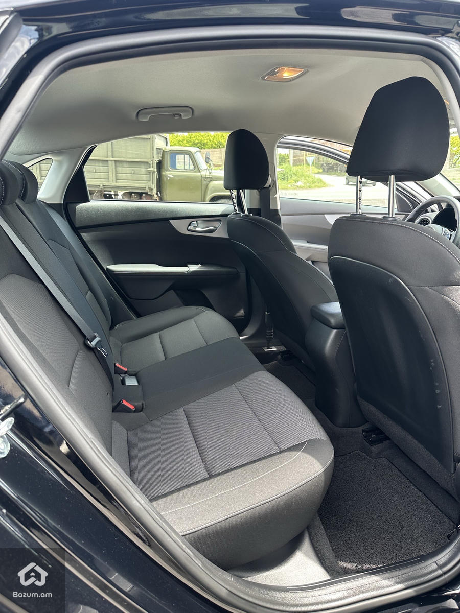 Kia Forte - image 17