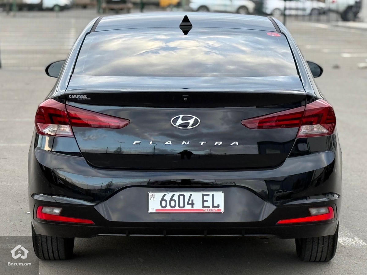 Hyundai Elantra - image 17