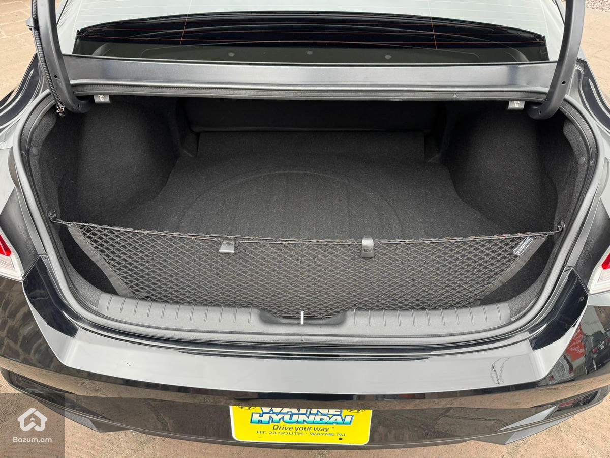 Hyundai Elantra - image 26