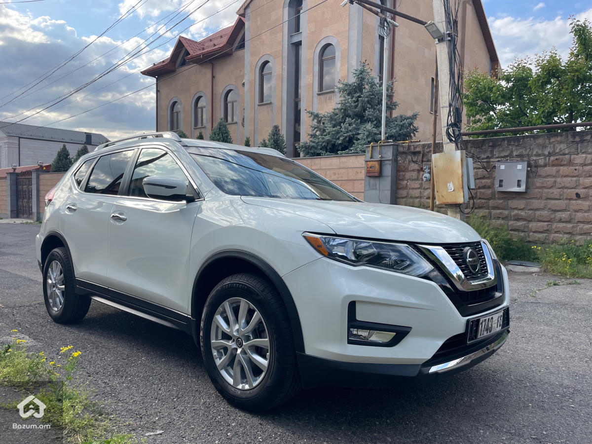 Nissan Rogue Special Edition - image 2