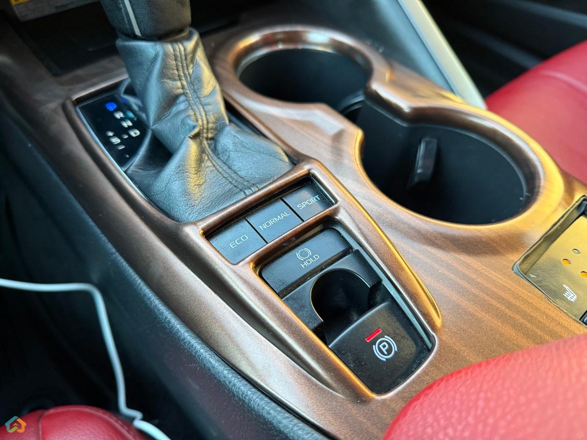 Toyota Camry V70 Xse - image 24