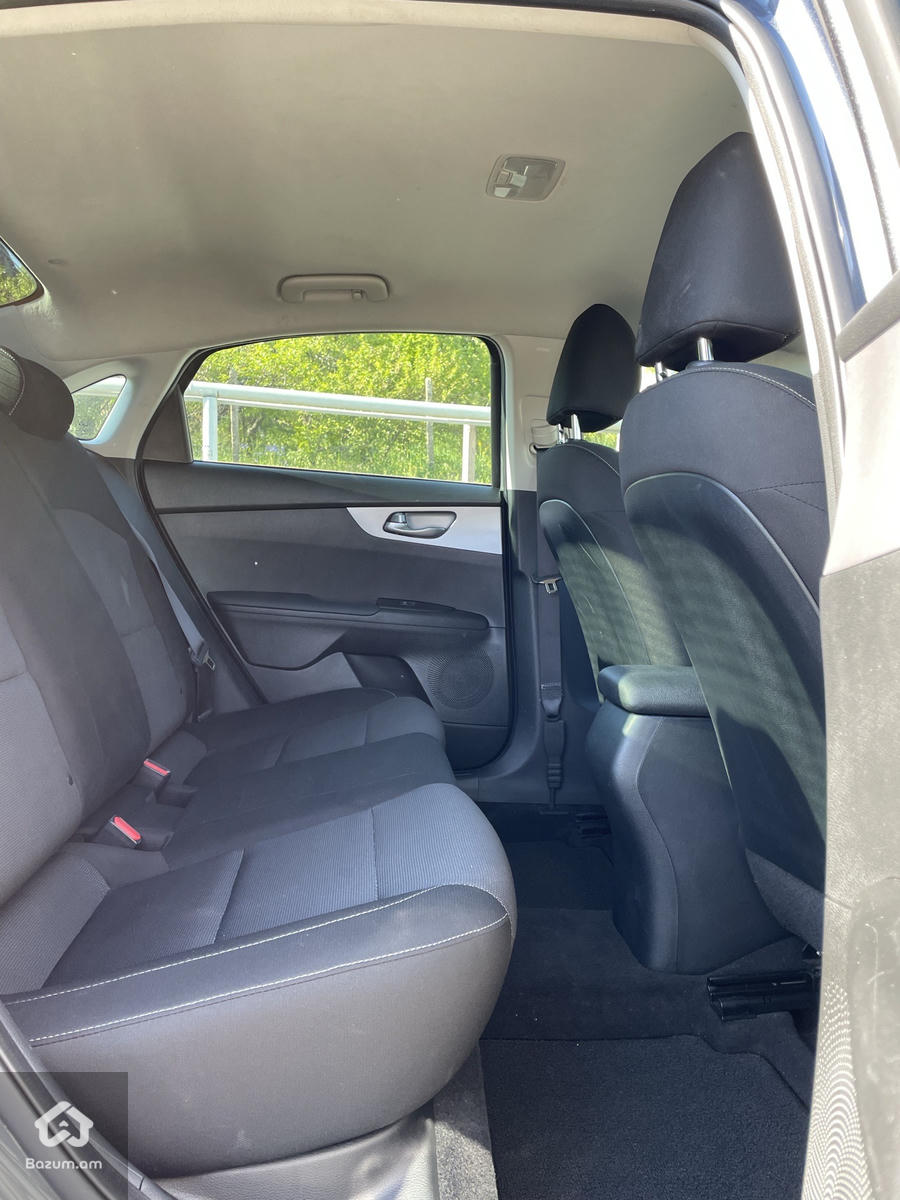 Kia Forte - image 8