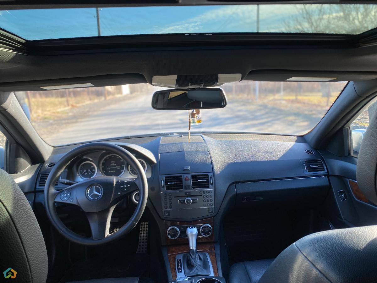Mercedes Benz C300 - image 10