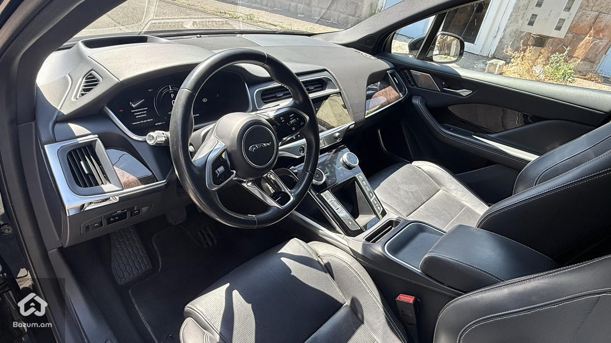 Jaguar I-Pace EV 400 - image 5
