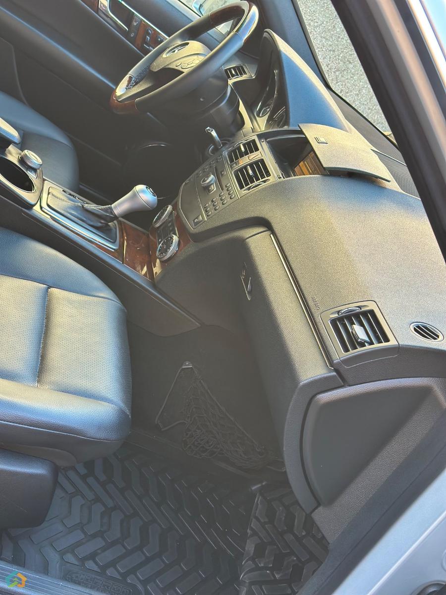 Mercedes benz c300 - image 21