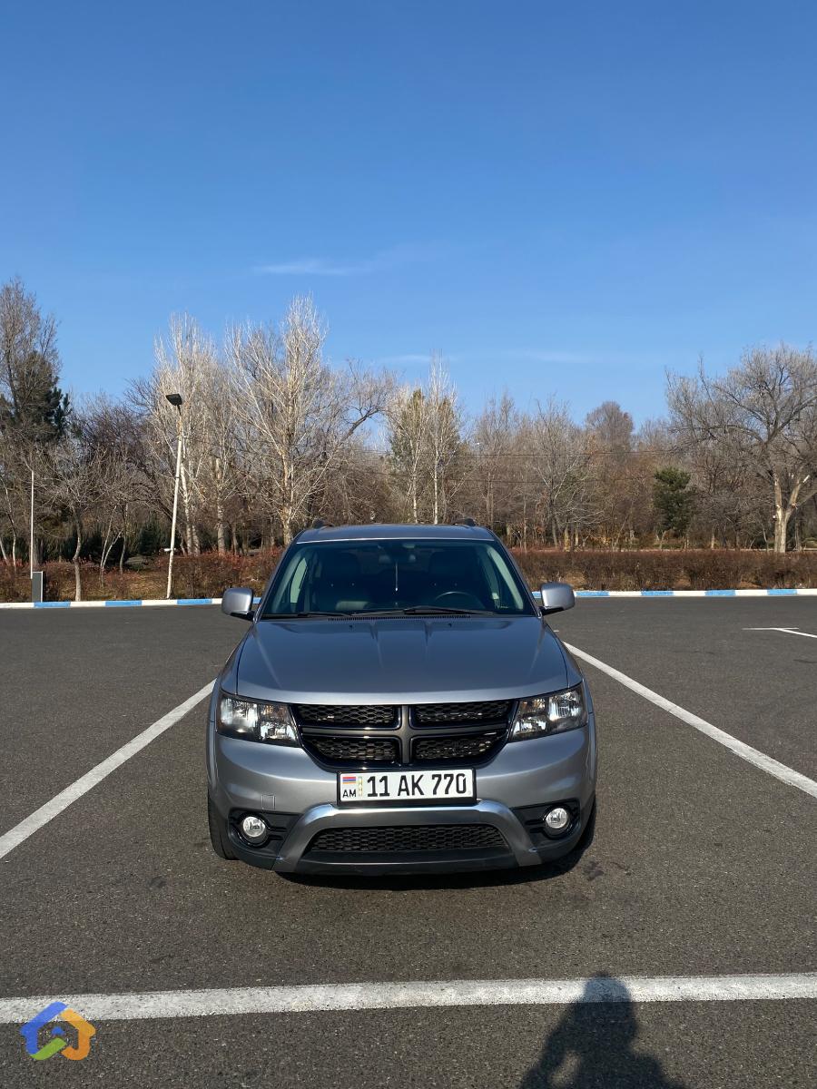 Dodge Journey Crossroad - image 1