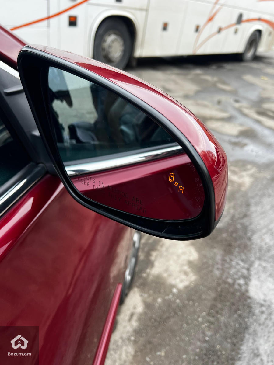 Toyota Camry hybrid - image 8