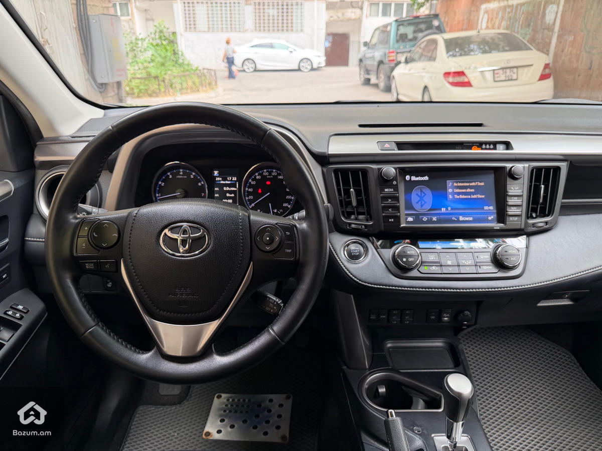 Toyota RAV4  - image 8