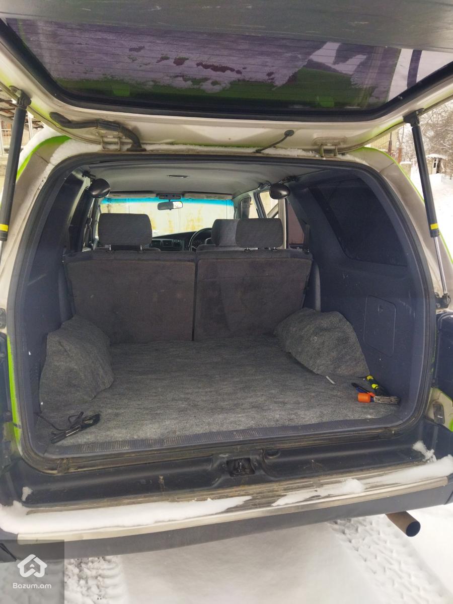 Toyota Hilux Surf - image 6