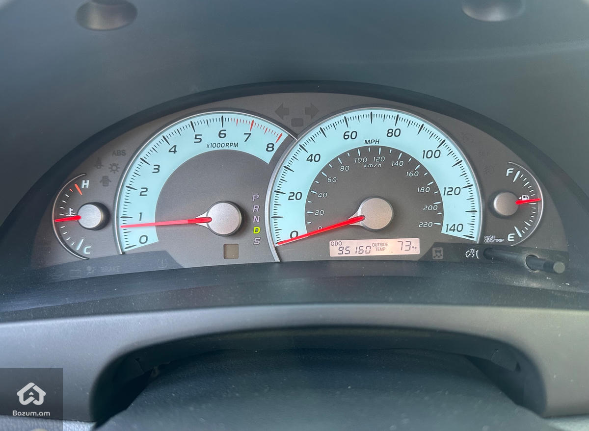 Toyota camry - image 6