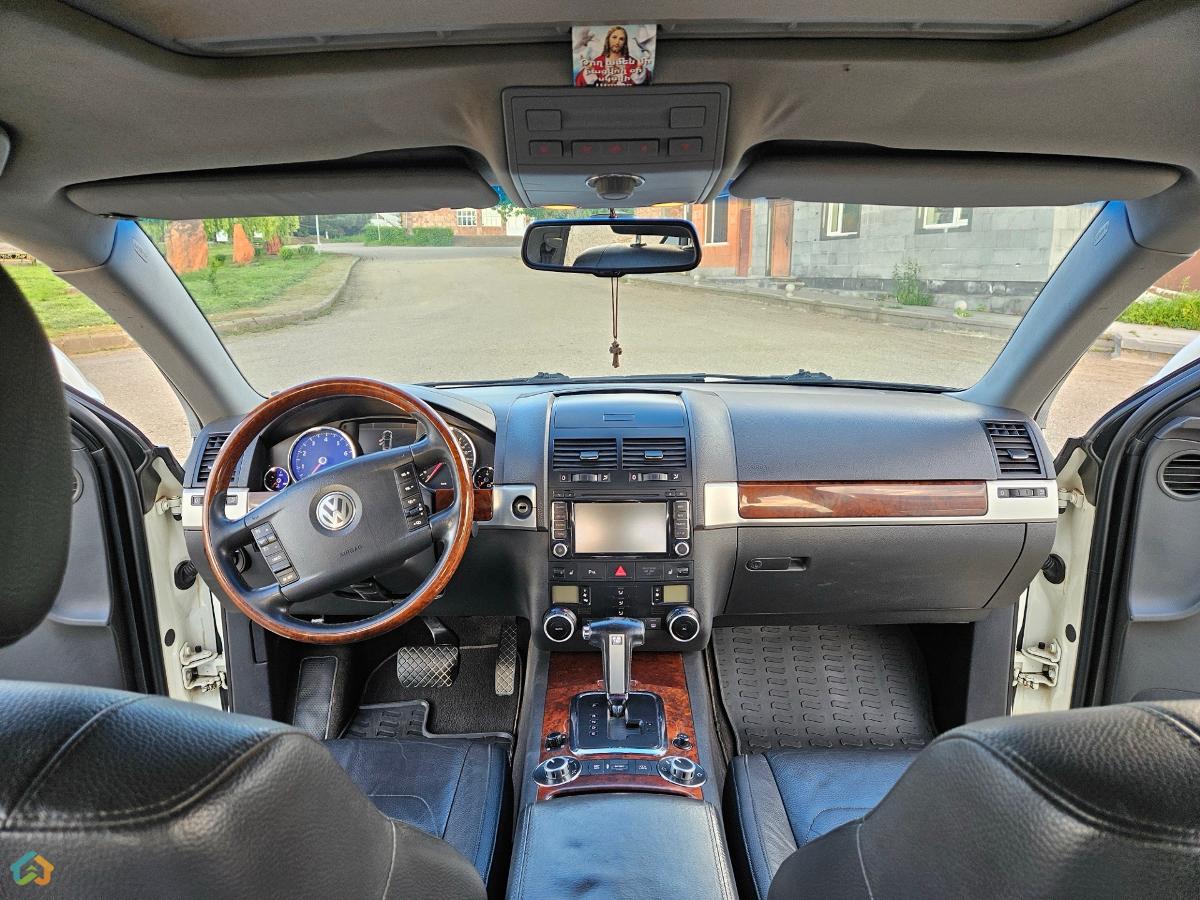 Volkswagen Touareg - image 14