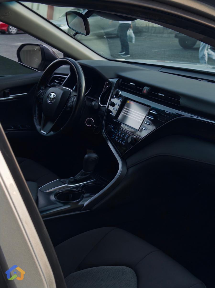 Toyota Camry  - image 6