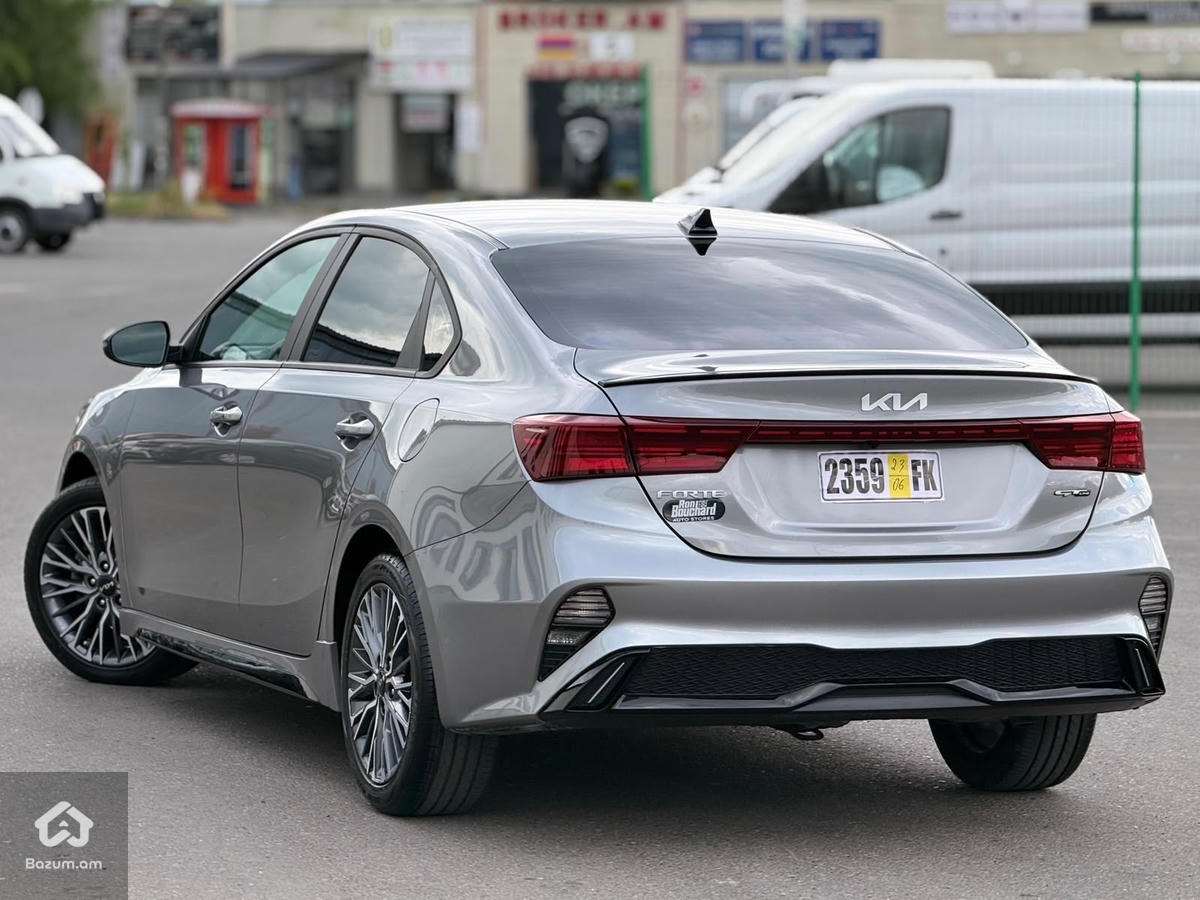 kia Forte - image 19